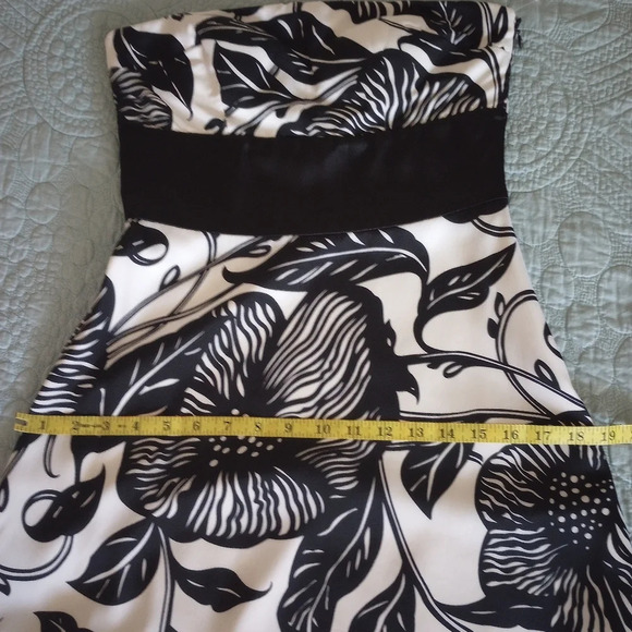WHBM Black White Tropical Floral Bold Print Long Gown A-Line Strapless Gown Sz 2 - Picture 15 of 16